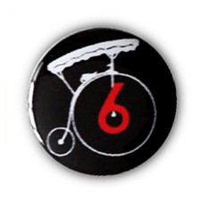 Badge NUMERO 6 Le Prisonnier vintage retro série culte 60's pins button Ø25mm