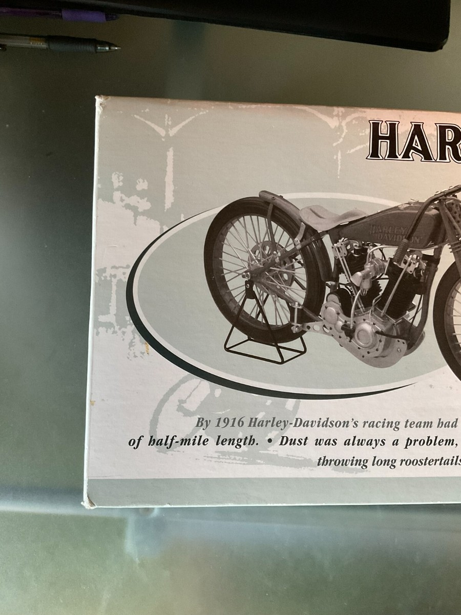 Harley Davidson 1927 8-Valve Racer 1:6 Scale Die-Cast Metal