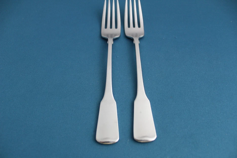 2 Tenedores de Cena Oneida CUBO COLONIAL AMERICANO Satinado Inoxidable 7 1/4" Foto 2 de 4