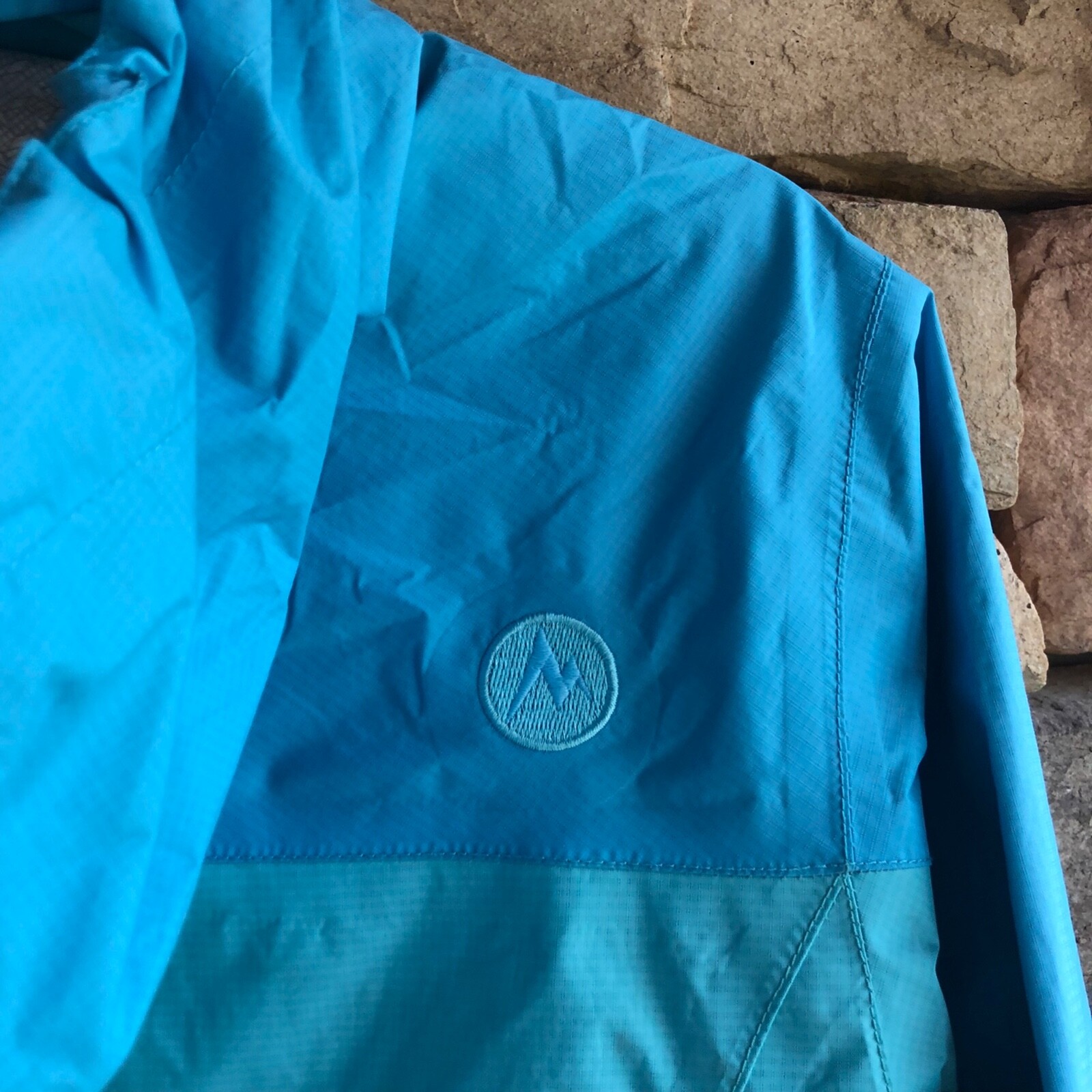 Marmot two tone Blue Zip Hooded Outdoors Rain Jacket Coat Women&rsquo;s size Small EUC