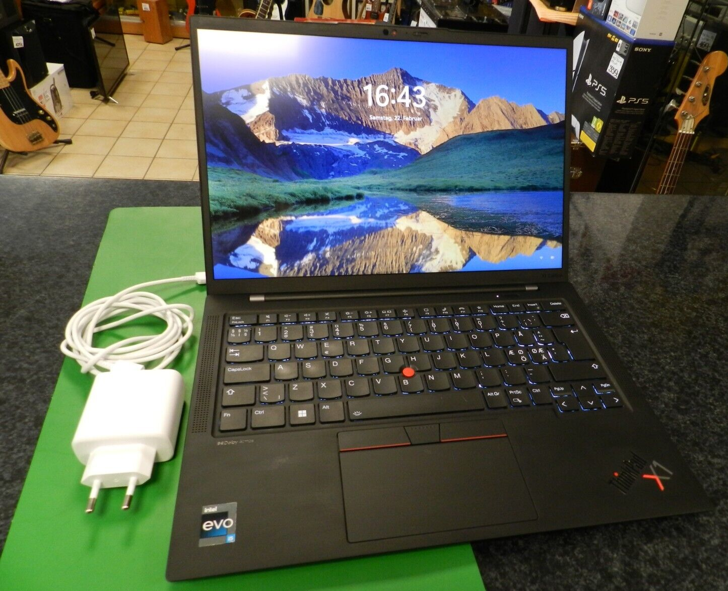 Lenovo ThinkPad X1 Carbon Gen. 11 - Core i5-1335U 16GB RAM 256GB SSD -Win 11 Pro