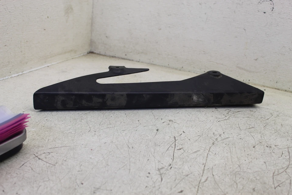 2008 KAWASAKI NINJA 250R 250 ЧЕРНЫЙ ОРИГИНАЛЬНЫЙ ЗАЩИТНЫЙ ЩИТОК ЦЕПИ ЗАДНЕГО ПРИВОДА B12D - Изображение 3 из 4