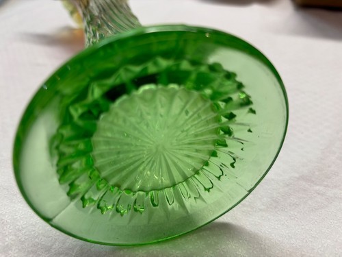Swung Glass Vase Ombre Green Marigold Diamond Pattern Glass 12"H Exceptional - Picture 5 of 7