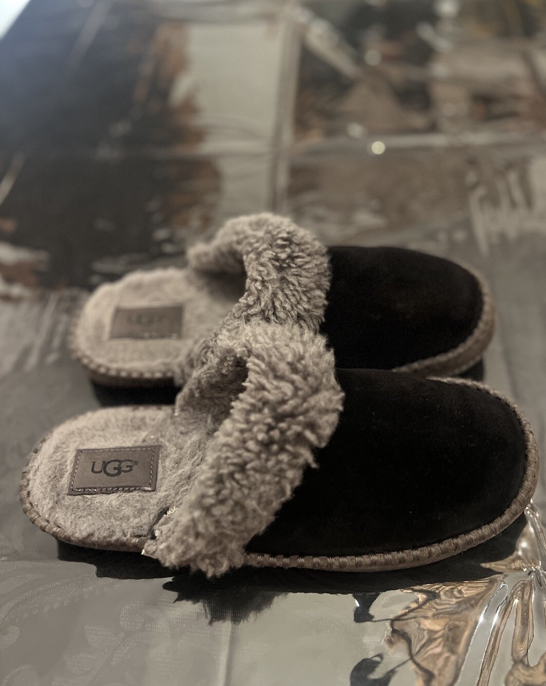 uggs slippers - image 1