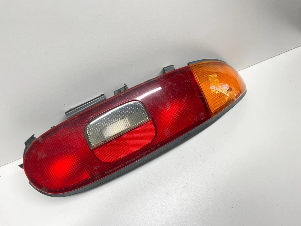 Mazda MX3 1992-1996 montaje de luz trasera derecha del lado del pasajero OEM, 166-58586 Foto 3 de 4