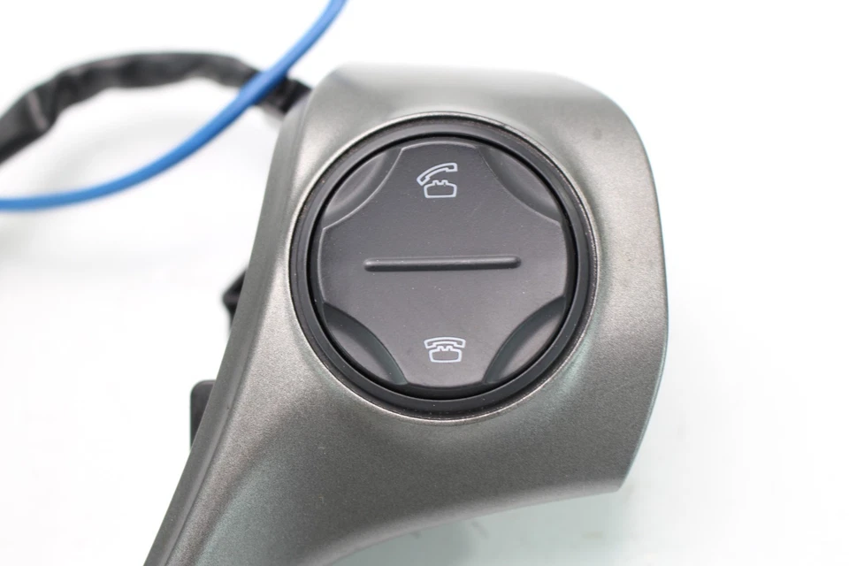2015 TOYOTA VENZA STEERING WHEEL VOLUME CRUISE CONTROL SWITCH OEM - Image 2 of 4