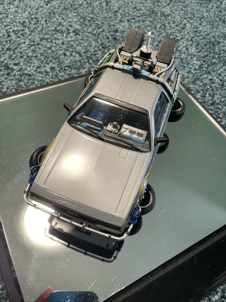 Modelo DeLorean Time Machine Regreso al Futuro - Modo Hover/Drive Convertible Foto 2 de 4
