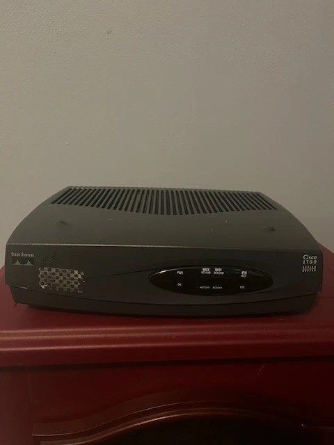 Lote de laboratorio de routers Cisco - 3 routers (1711, 1841, 881) - probado/restablecido de fábrica Foto 3 de 4
