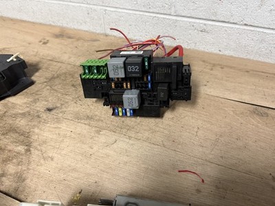 MERCEDES BENZ C300 C250 W205 OEM 15-18 FRONT SAM FUSE BOX RELAY FUSES RELAYS 