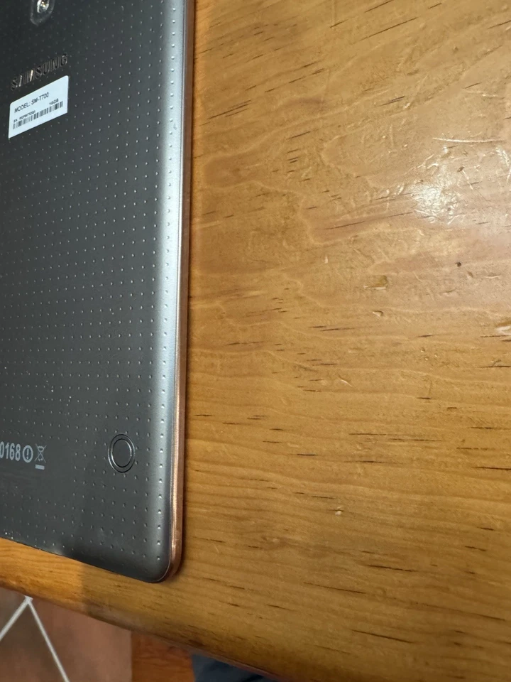 Samsung Galaxy Tab S 8.4 SM-T700 WiFi 16 GB Plateado con Borde Bronce Gran Forma Foto 3 de 3