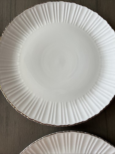 4 10.5” Round Premium Porcelain Gold Trimmed Scalloped Dinner Plates - Picture 5 of 10