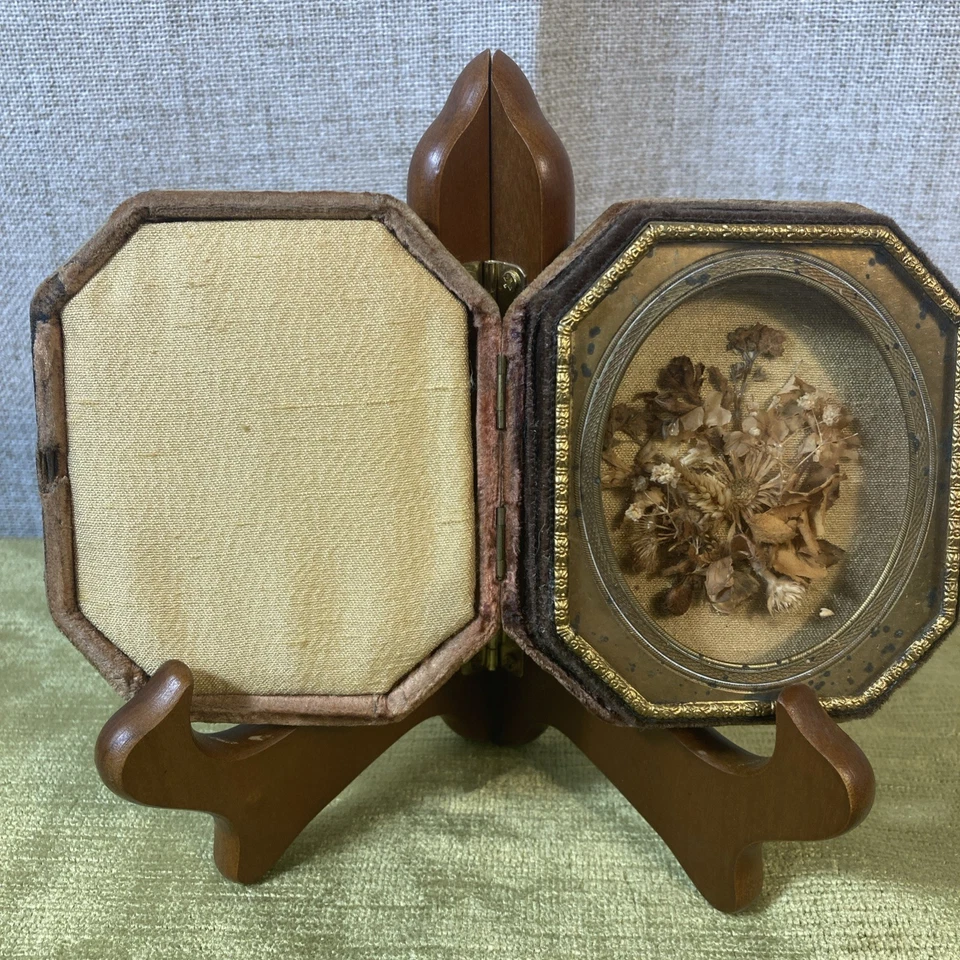 Antique Victorian Velvet Memento Box Union Daguerreotype Case Dried Flowers - Image 2 of 4