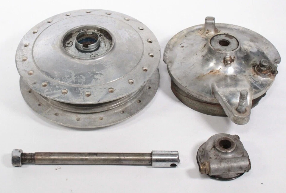 Eje delantero Honda Dream 305 Benly + buje Speedo engranaje tambor 44601-253-010 P4431 Foto 2 de 4