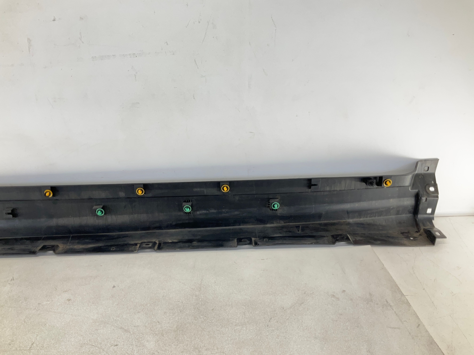 17-20 MASERATI Levante Right Passenger Side Rocker Panel Skirt Molding OEM CM