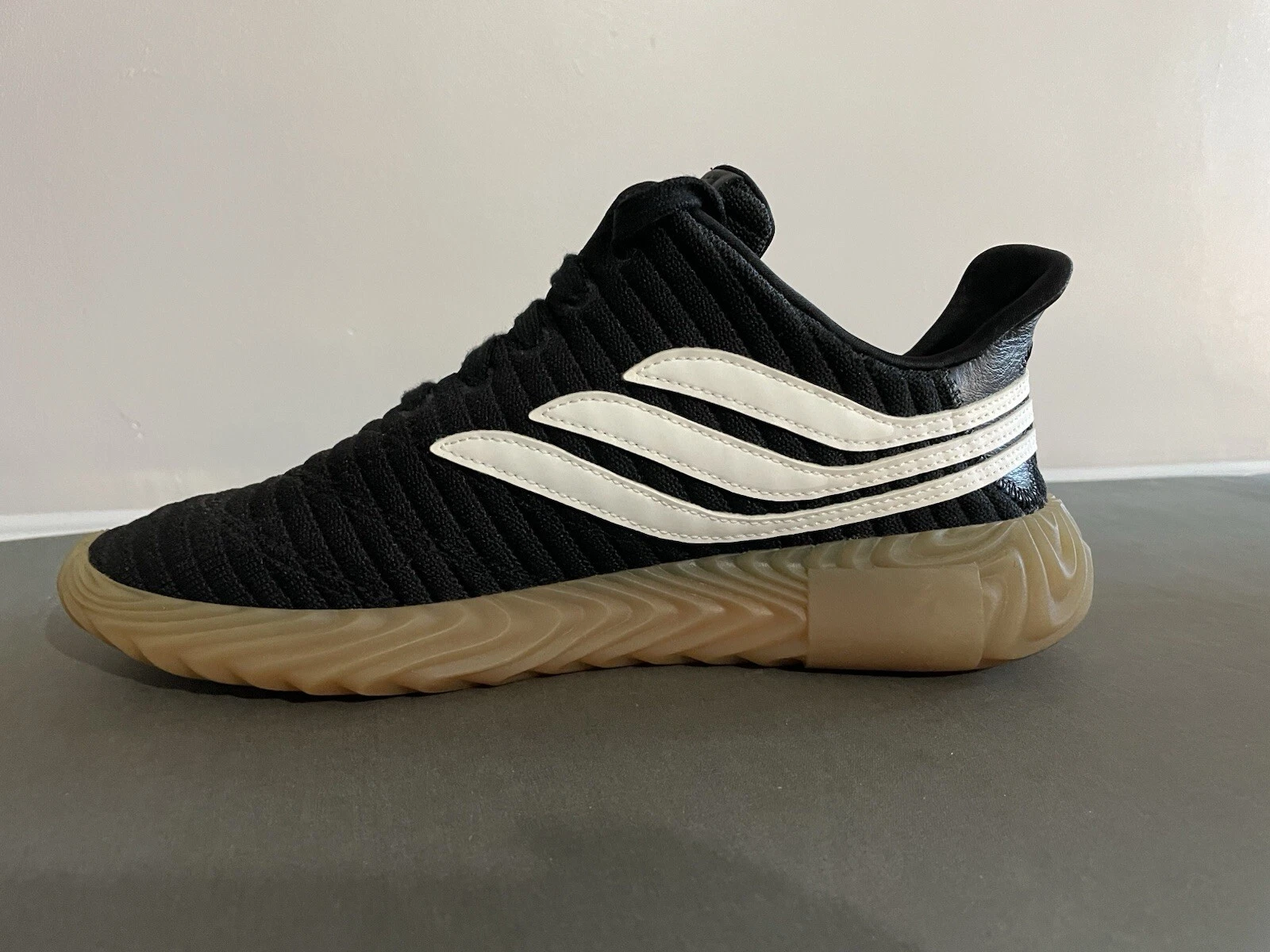 Adidas Sobakov Black White Gum Uomo UK 7 Ottime Condizioni
