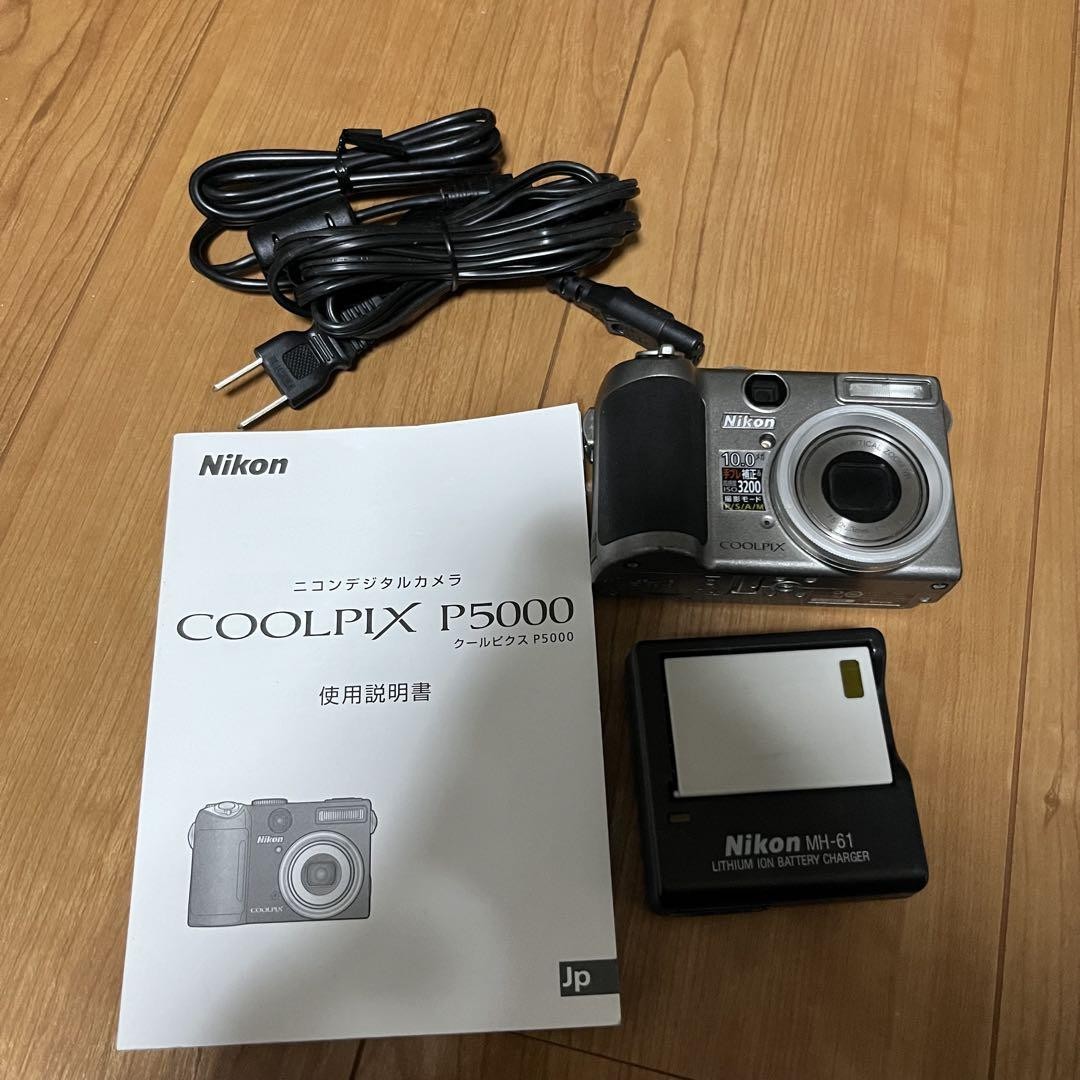 Nikon COOLPIX P5000 compact digital camera, working