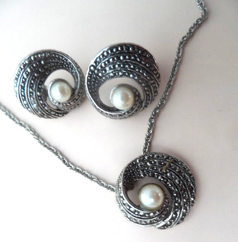 Vintage Necklace & Earring - AVON 1989 ETERNAL TWIST SILVER TONE w/FAUX PEARL