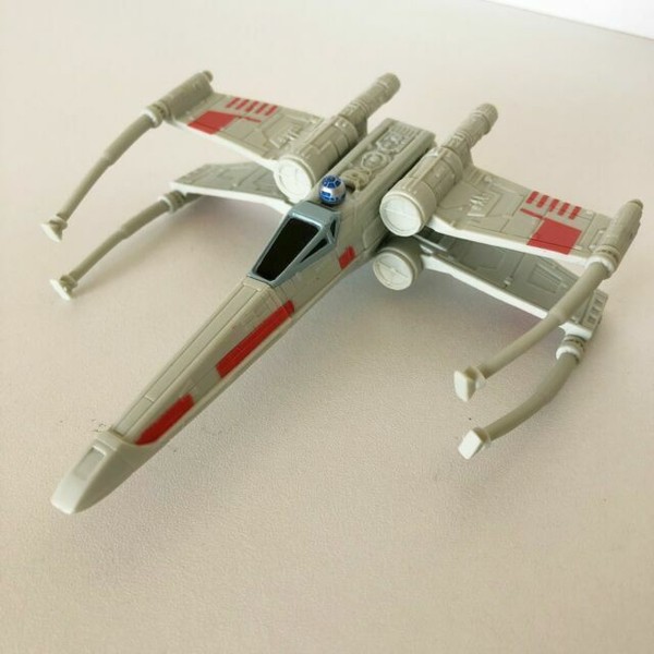 Hasbro Star Wars Hero Series Electronic Xwing Fighter Vehicle With