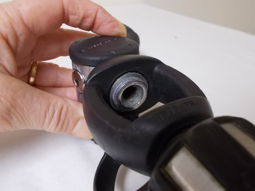 Aeris ION AT600 Scuba Regulator, 1st & 2nd stages, yoke style, braided hose - Picture 4 of 13