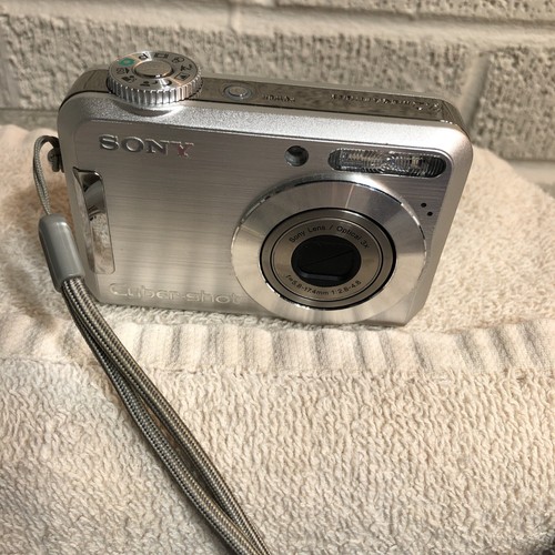 Sony Cyber-shot DSC-S700 7.2MP Digital Camera - Silver