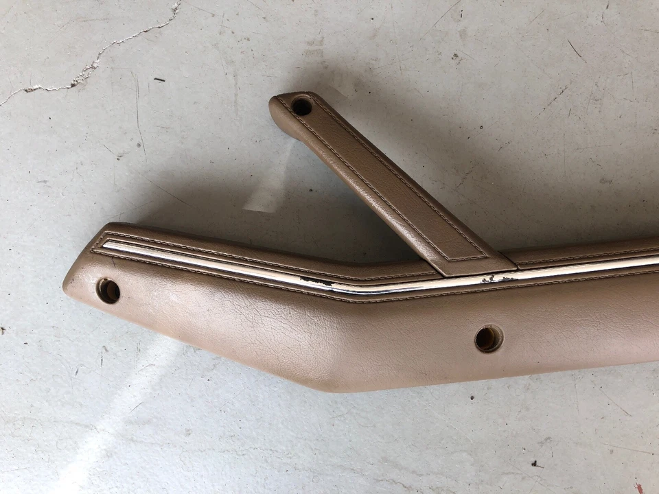 Nissan 300ZX 1984-1989 reposabrazos interior de puerta de pasajero marrón Foto 2 de 4