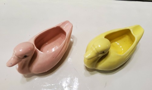 Ceramic Duck Ashtrays Tobacco Holder Painted Decoration 1960s Pink Yellow 4'' - Picture 3 of 5