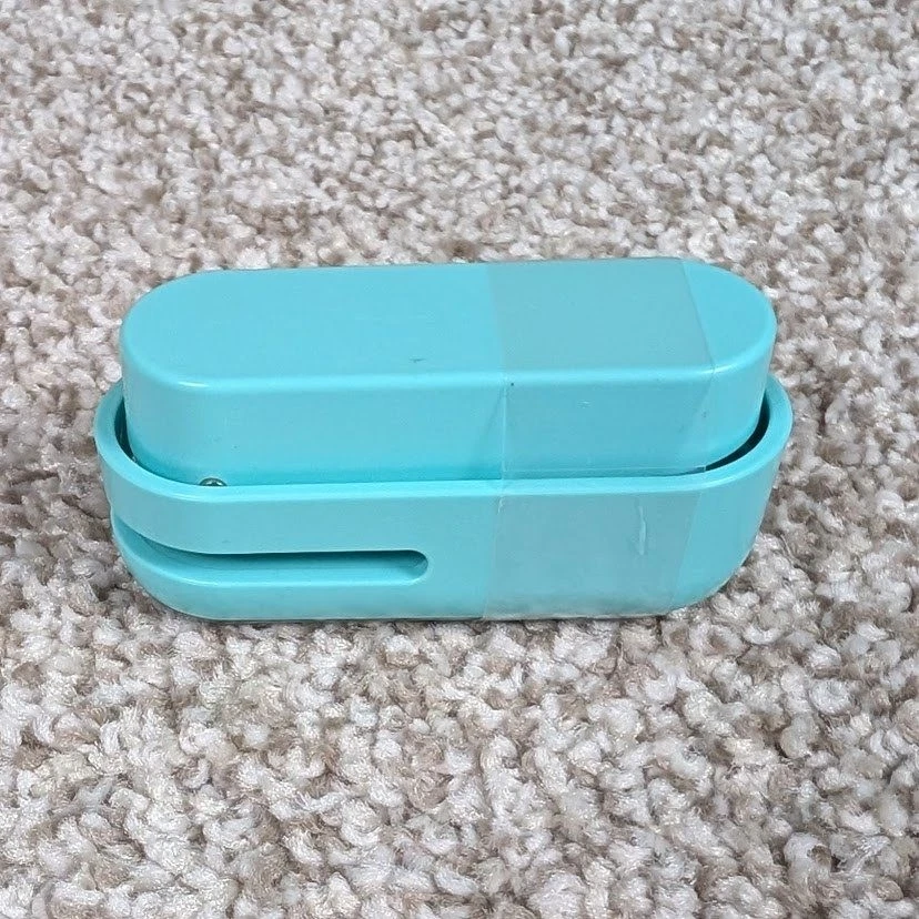 Pen+Gear Mini Hole Punch 10-Sheet Capacity 1/4-Inch Holes Removable Tray - Image 4 of 4