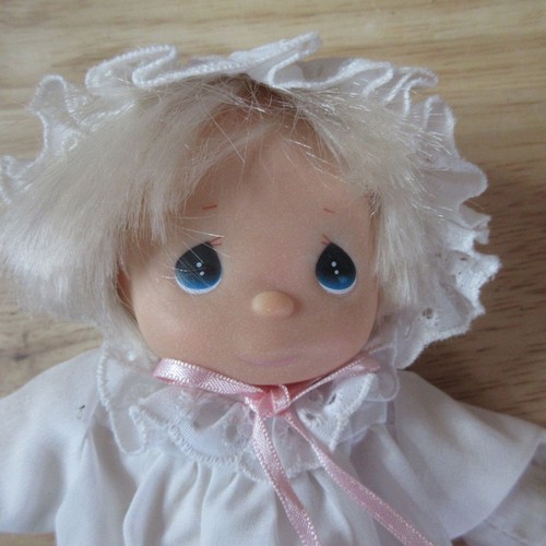 Precious Moments Girl Doll 8" Fabric Body Vinyl Head Hands Feet Blonde 1991 - Picture 3 of 5