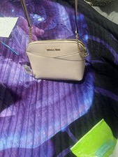 Michael Kors Beige Shoulder Bag Chain Strap Gold Hardware Zipper Inner Pockets