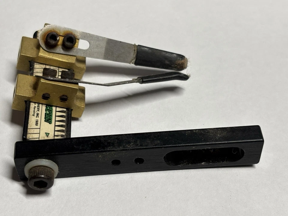 VINTAGE ADJUSTABLE MARTIN ARCHERY ARROW REST - Image 3 of 3