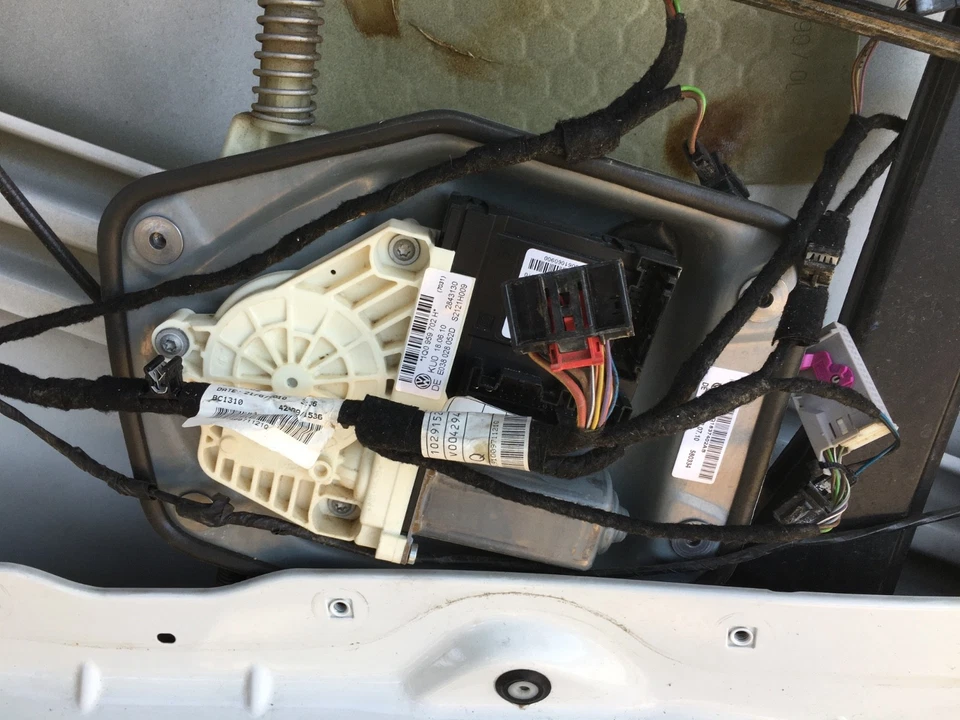 Carcasa puerta derecha Volkswagen EOS 2009-2015 blanca Foto 2 de 4