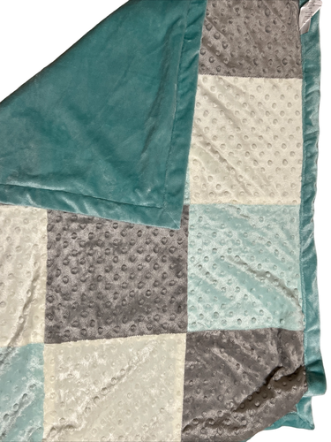 2017 Peanut Shell Green Gray white Patchwork Minky Baby Blanket 30x40 - Picture 3 of 3