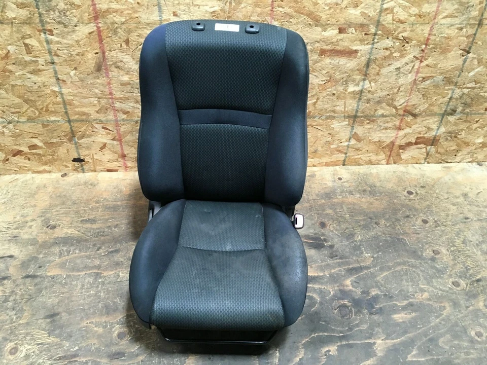 SCION XA 2006 1.5L I4 ASIENTO PASAJERO DELANTERO DERECHO TELA NEGRO CON HEBILLA DE FÁBRICA Foto 3 de 4