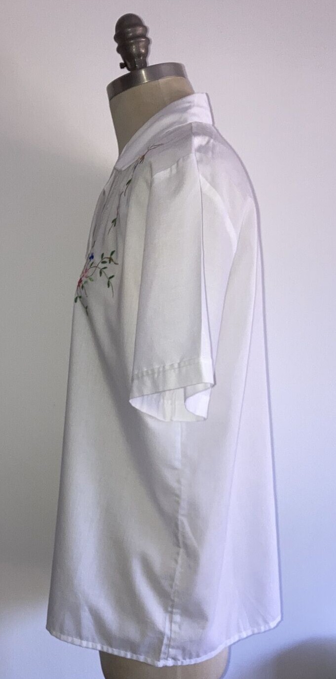VINTAGE Classic White Embroidered Blouse/Shirt, Size 22.5" Pit to Pit, Goodwood? 5