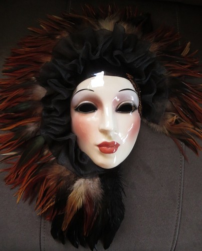Maschera da parete in ceramica Clay Art con piume, RARA edizione limitata - Foto 2 di 5
