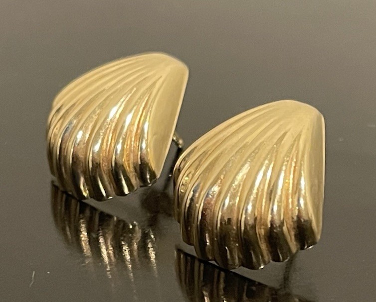 14K Solid Yellow Gold Puffy Seashell Stud Earring… - image 2