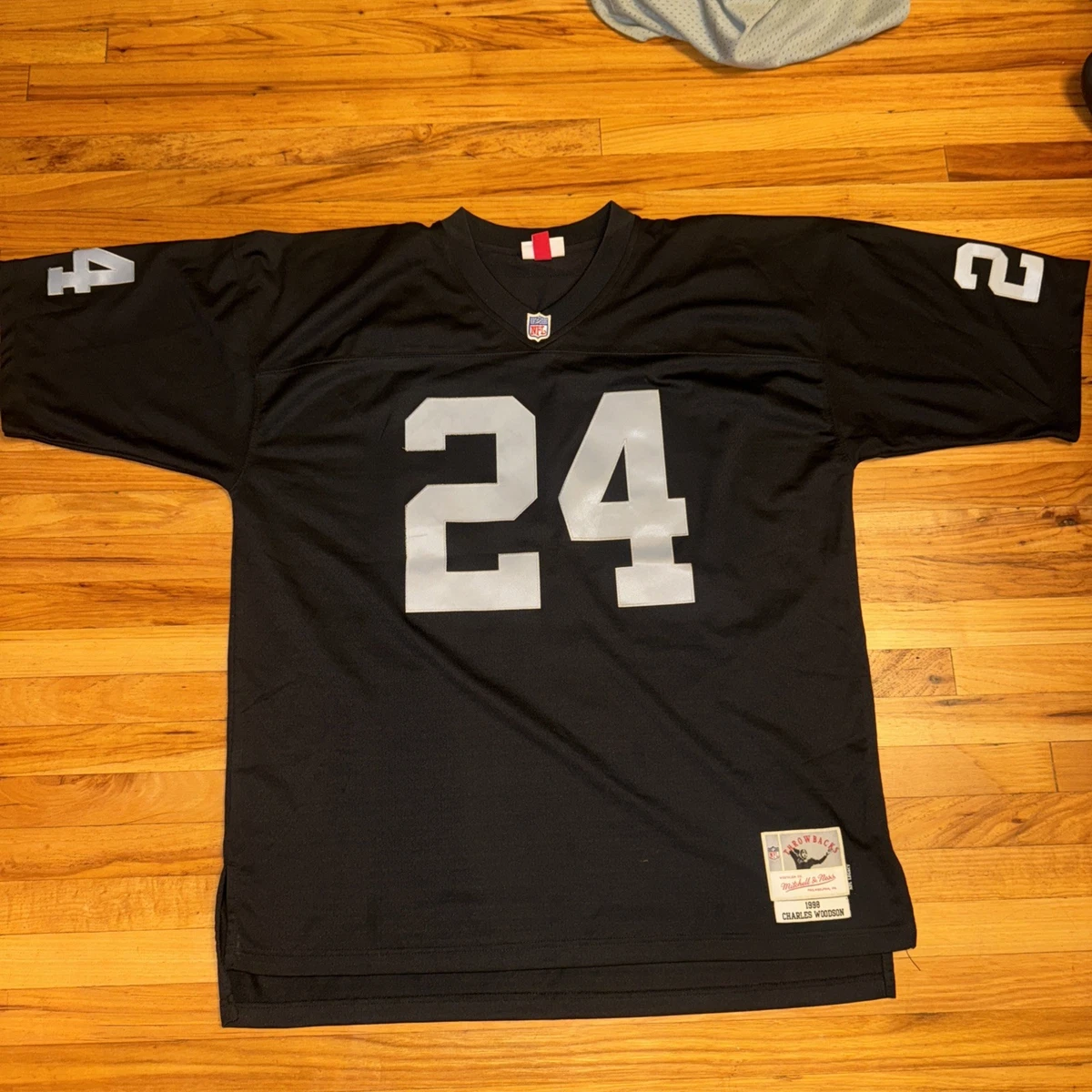 Preços baixos em Mitchell & Ness Oakland Raiders NFL Camisas