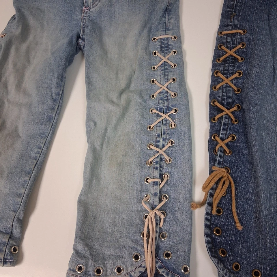 Jeans capri com cadarço Y2K Mudd feminino tamanho 7 cintura baixa bainha com ilhó anos 2000 jeans vintage - Imagem 3 de 4