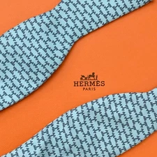 NEW BOX HERMES BOW TIE ~ SKY BLUE w/ MODERN CURSIVE CUFF LINK H STUDS