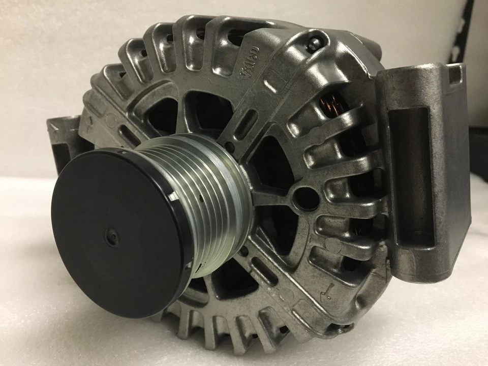 Alternador Mercedes Benz Sprinter 2015-2016 2,1 L 200 amperios OEM Valeo 0009063122 Foto 4 de 4