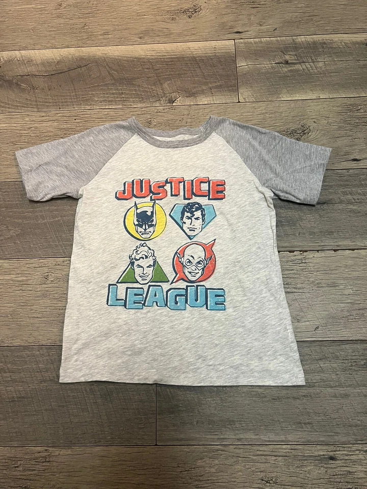 Conjunto de shorts listrados Jumping Beans com camisa de super-herói da Liga da Justiça meninos 8 - Imagem 4 de 4