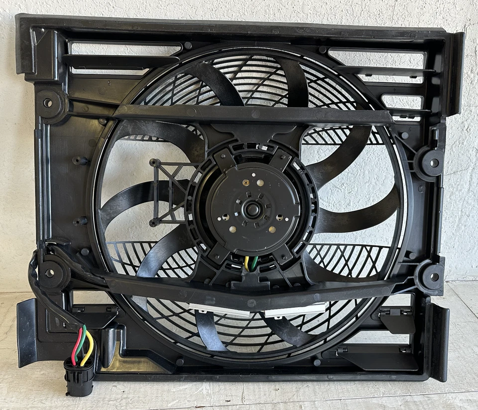 Ventilador condensador aire acondicionado TYC 611220 para 1997 1998 BMW Serie 5 528i 97 98 540i Foto 2 de 3