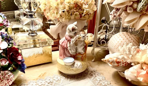 Schmid Beatrix Potter Mrs Tabitha Twitchit Cat Music Box plays Its A Small World