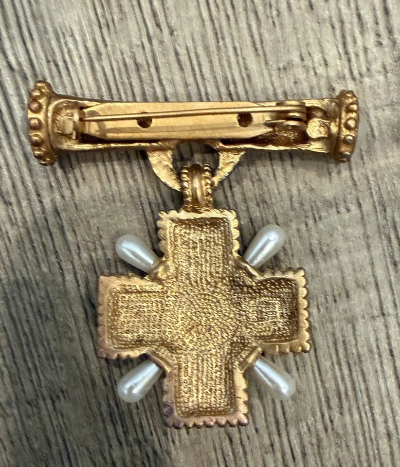 Vintage Gold Tone Maltese Cross Brooch Faux Pearl Black Stone Bar Pin - Image 3 of 3