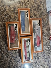 Santa Fe 4015 Diesel Engine w/Cars Lot Tyco