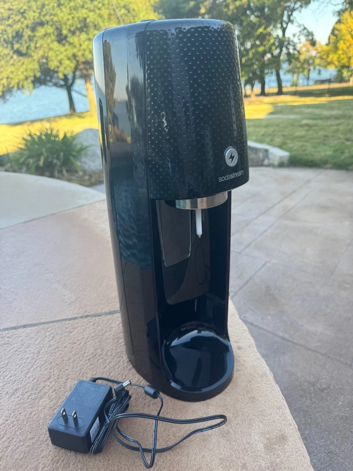 SodaStream One-Touch Sparkling Water Maker Black - Very Lightly Used - Image 2 of 4