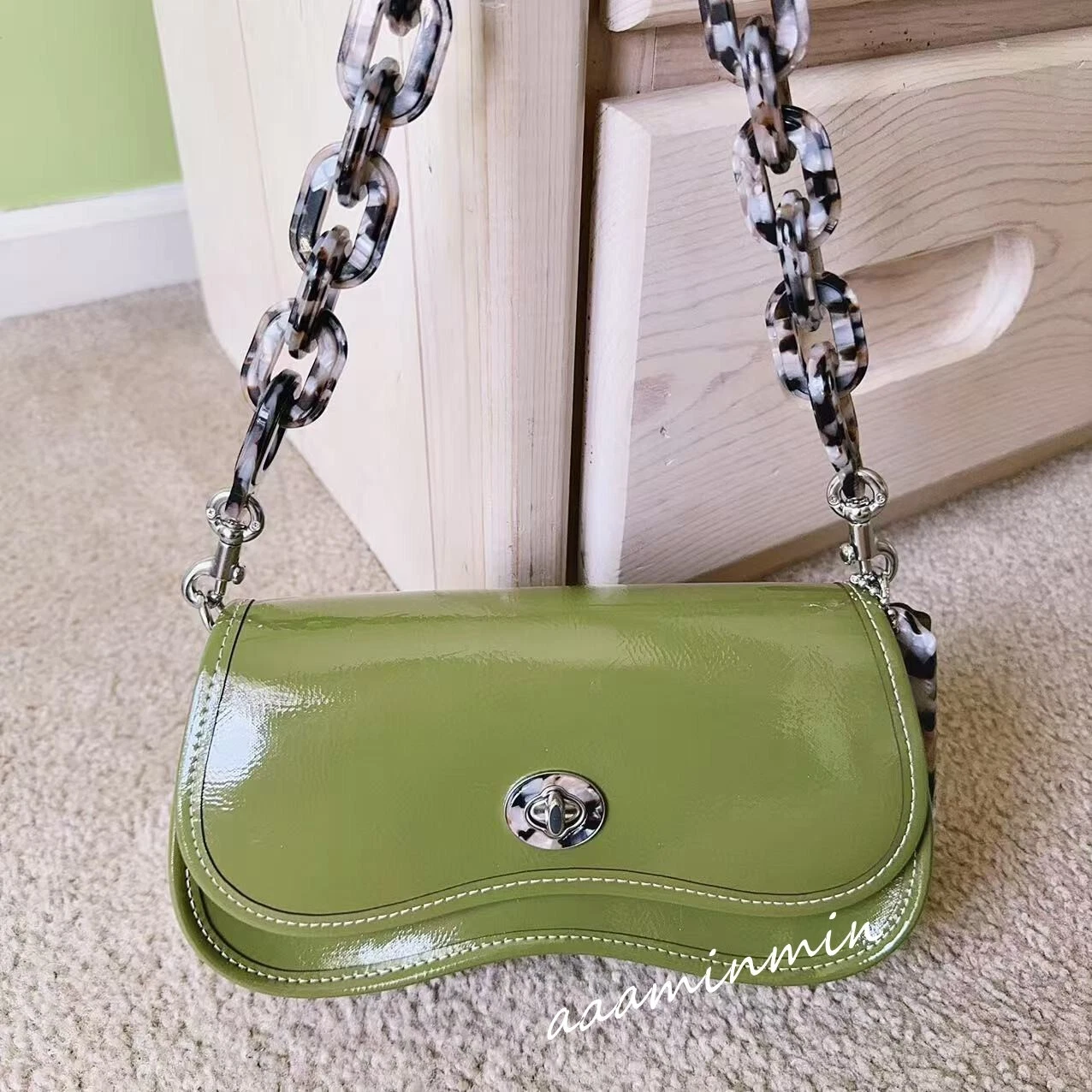 Borsa Coach Wavy Dinky nuova con etichetta in pelle verniciata stropicciata Coachtopia CQ056