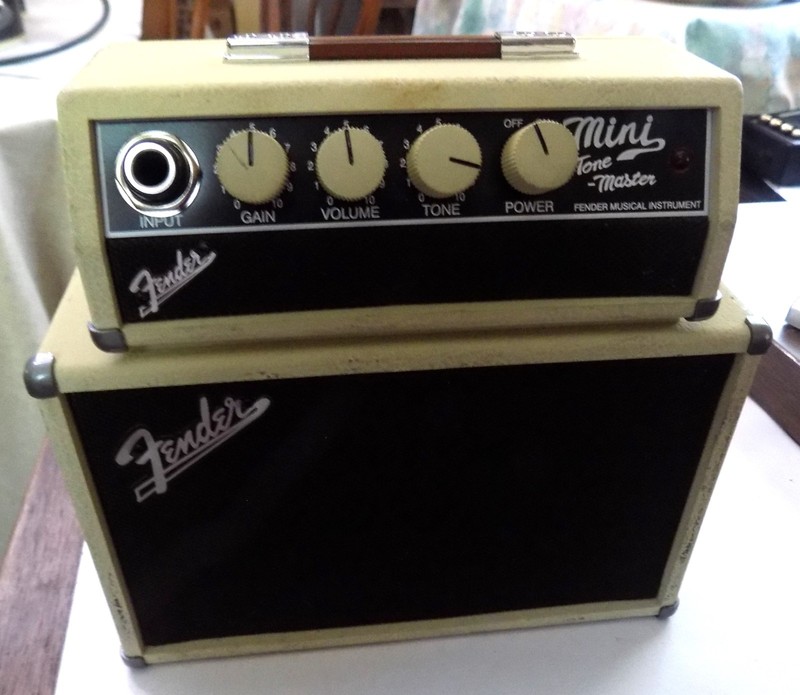 Fender Mini Tone-Master Portable 9 volt Battery-Powered Amplifier