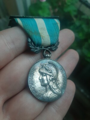 Médaille Coloniale Française Avec Agrafes TUNISIE / MAROC 1925 – Décoration Militaire D'époque