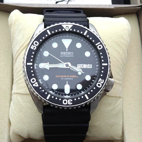 Seiko Black Boy SKX007J Diver's Date Analog Men's Watch with Box